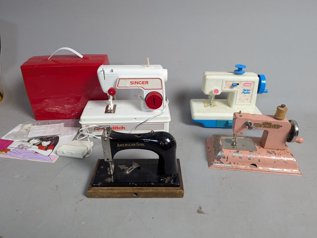 Vintage Lot of Four Toy Sewing Machines Singer American Girl Lanard Kay-ee (1 of 7)