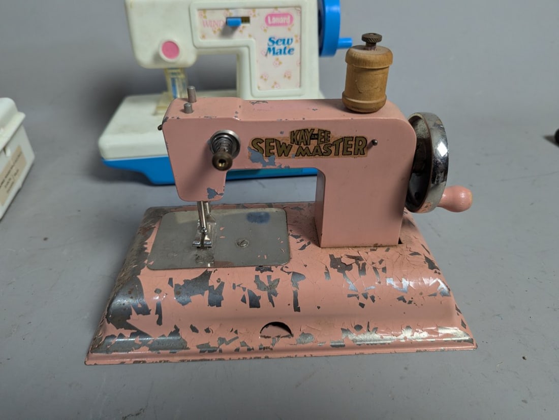 Vintage Lot of Four Toy Sewing Machines Singer American Girl Lanard Kay-ee - 3