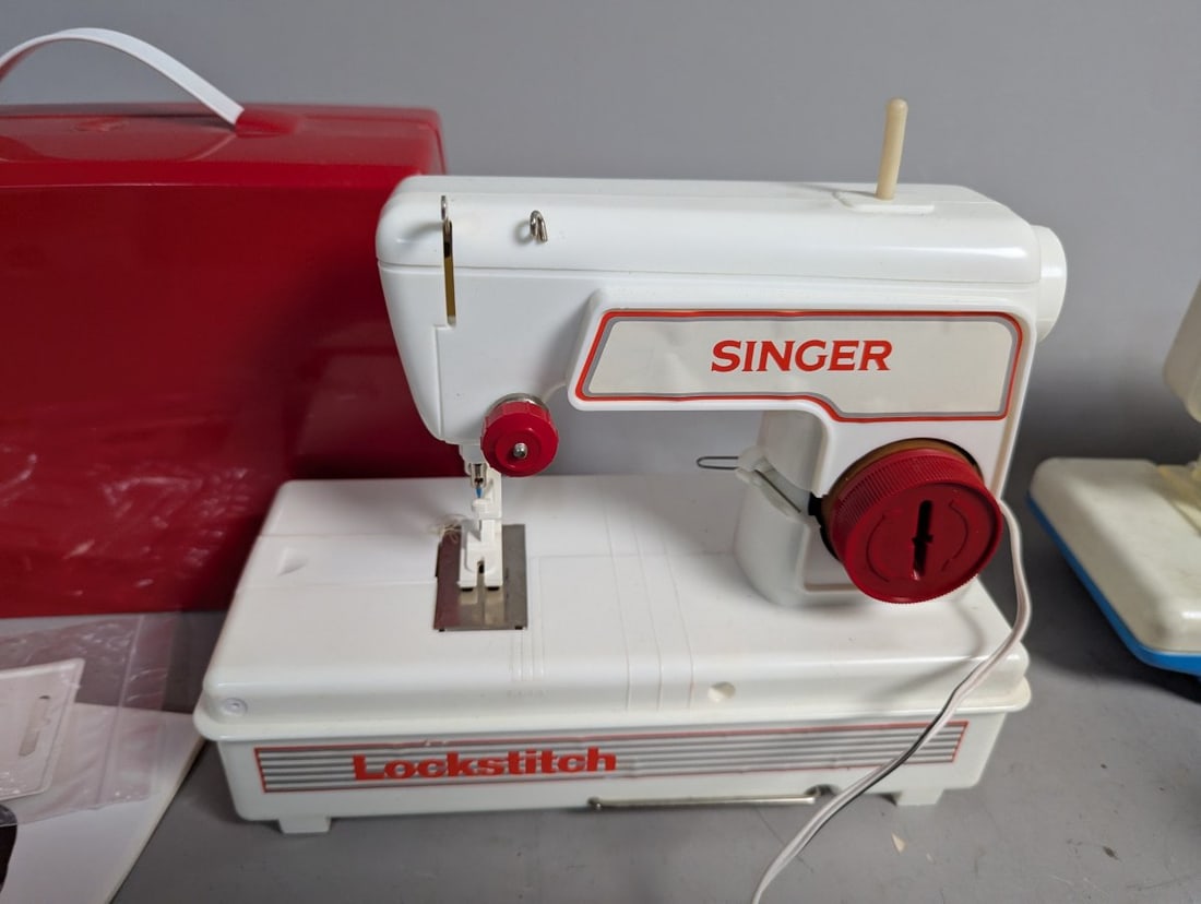 Vintage Lot of Four Toy Sewing Machines Singer American Girl Lanard Kay-ee - 5