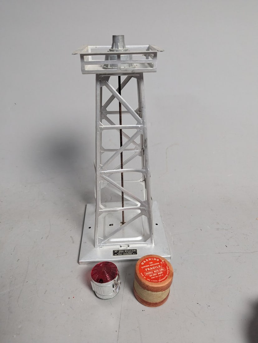 Lionel Vintage O-Gauge 394 Rotating Beacon Tower 152 Crossing Gate 153 Block Signal Set - 2