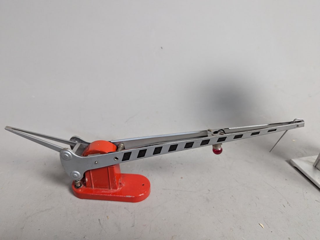 Lionel Vintage O-Gauge 394 Rotating Beacon Tower 152 Crossing Gate 153 Block Signal Set - 5