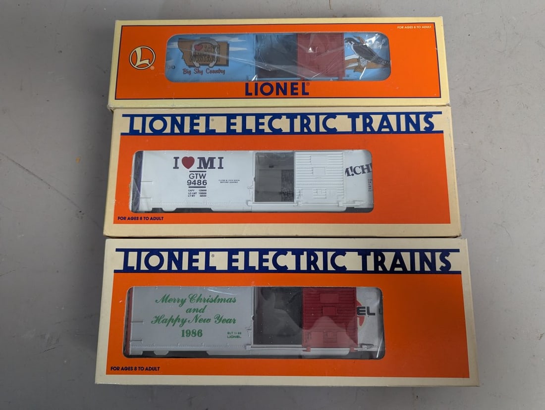 Lionel O-Gauge Model Train Boxcars Collection - Christmas & State Editions (1 of 7)