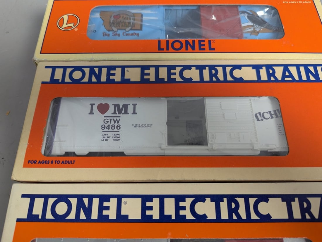 Lionel O-Gauge Model Train Boxcars Collection - Christmas & State Editions - 3