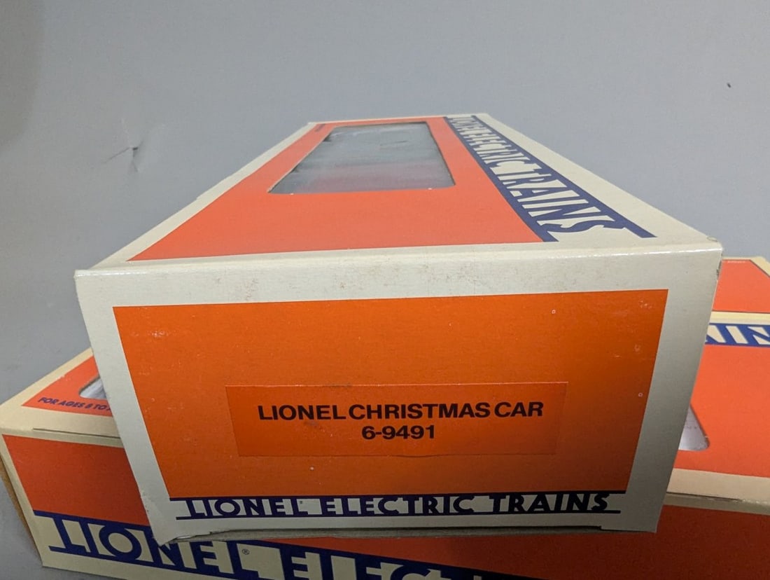 Lionel O-Gauge Model Train Boxcars Collection - Christmas & State Editions - 5