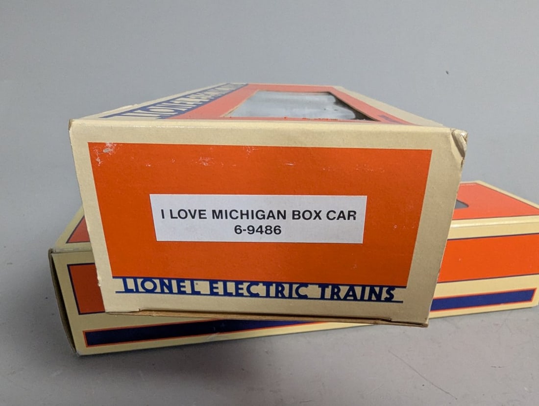 Lionel O-Gauge Model Train Boxcars Collection - Christmas & State Editions - 6