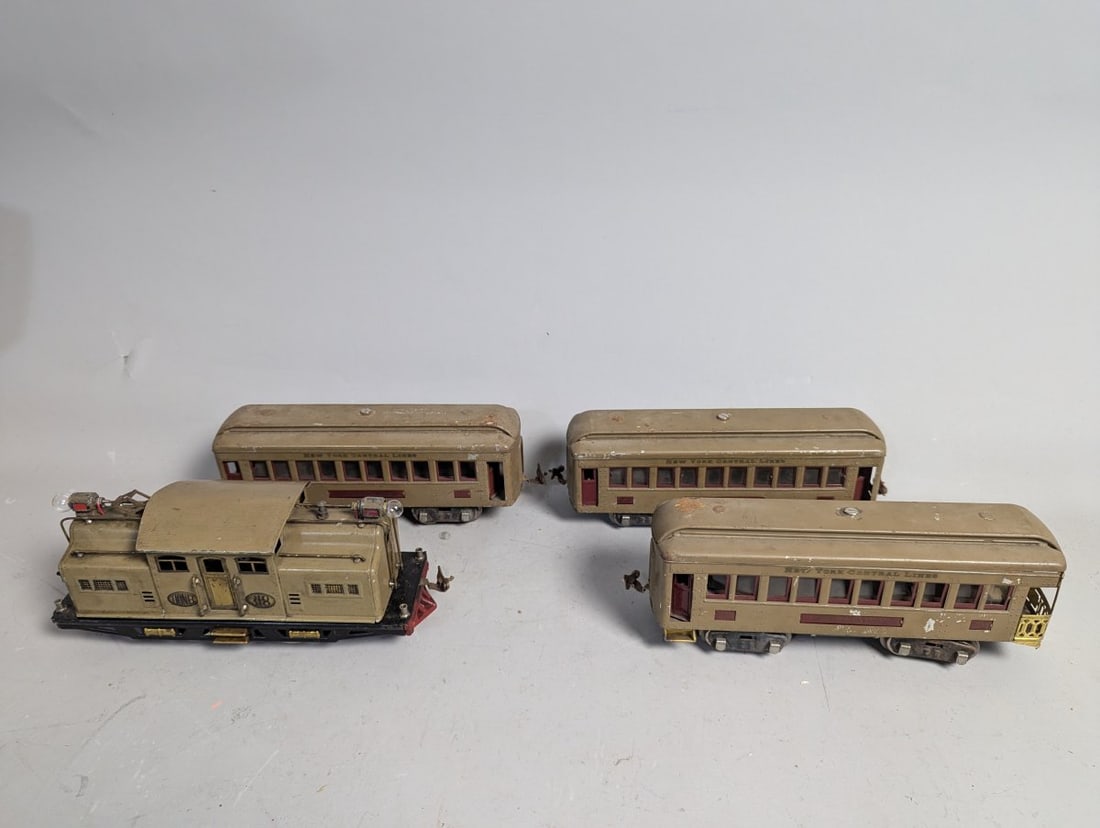 Lionel Prewar Standard Gauge Train Set No. 318 337 338 Electric Locomotive and Cars: **Important** Please read below description on how to avoid high shipping costs. This auction features a captivating four-piece pre-war Lionel Standard Gauge train set, consisting of a No. 318 electri