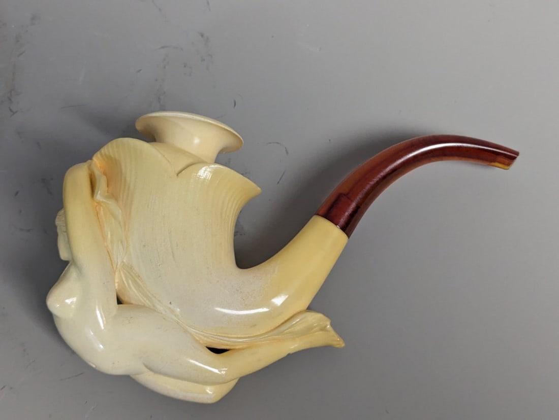 Art Nouveau Style Carved Meerschaum Pipe with Fitted Case for Collectors - 2