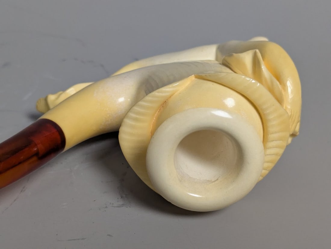 Art Nouveau Style Carved Meerschaum Pipe with Fitted Case for Collectors - 3
