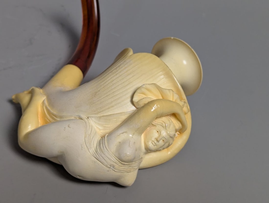 Art Nouveau Style Carved Meerschaum Pipe with Fitted Case for Collectors - 5