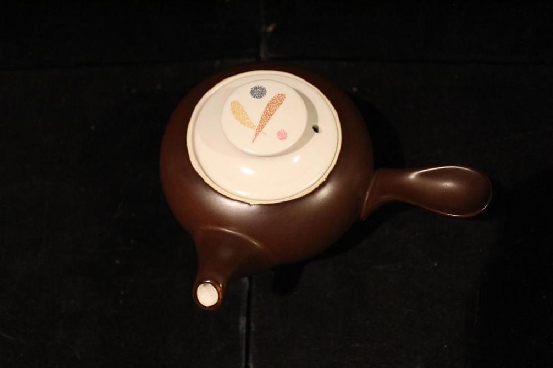 Eva Zeisel For Hallcraft Casual Living Teapot: Rare small teapot with side handle. Gold Hall mark to inside of lid. Excellent condition. 4.5" H approx.