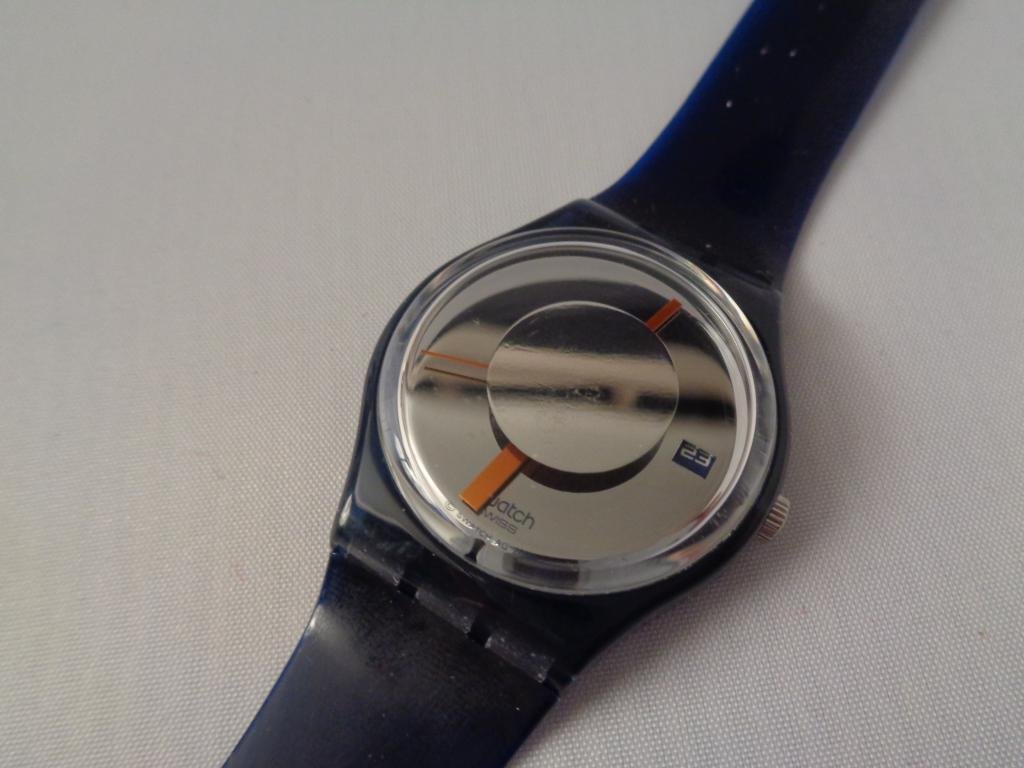 Swatch The Originals GM412 Flash Out Watch: Very good cosmetic condition; very minor signs of use. Dark blue band. Original box and paperwork. Untested.