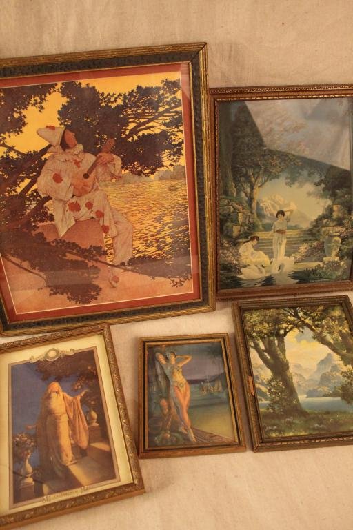 Mixed Lot Maxfield Parrish Style Framed Prints: Mixed lot of 5 Maxfield Parrish inspired prints (some vintage, some reproductions). Recent and vintage frames. All items are in good condition. Largest frame is 14 1/2" x 16 1/2"; smallest frame is 5