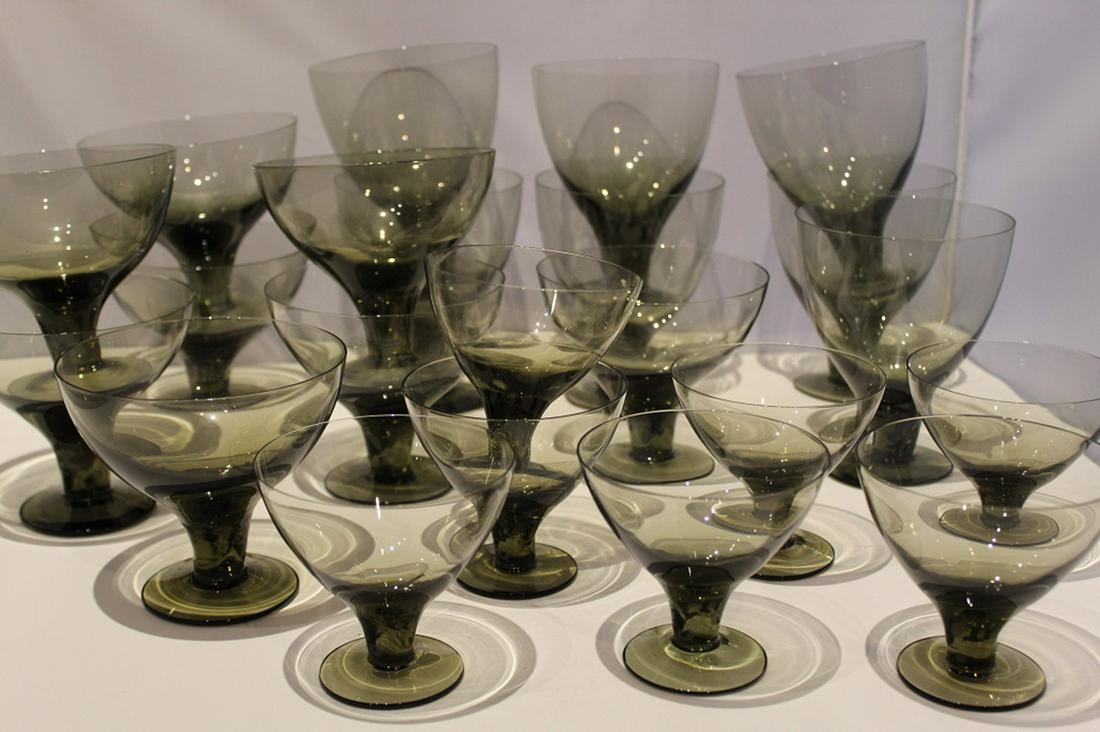 Vintage Russel Wright Style Bar Stemware: Includes 7 goblets (4 7/8" H x 3 7/8" dia.), 8 champagne / cocktails (3 7/8" H x 4 1/4" dia.), and 7 small cocktail glasses (3 1/4" x 3 3/8" dia.). All excellent condition; possibly Morgantown.