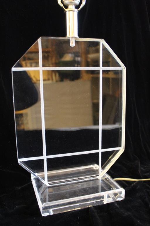 Vintage Van Teal Signed Octagonal Lucite Table Lap: Vintage Van Teal signed octagonal lucite lamp without shade. In good overall working condition. Dimension 6"D x 9 1/2"W x 15"H (to base of socket).