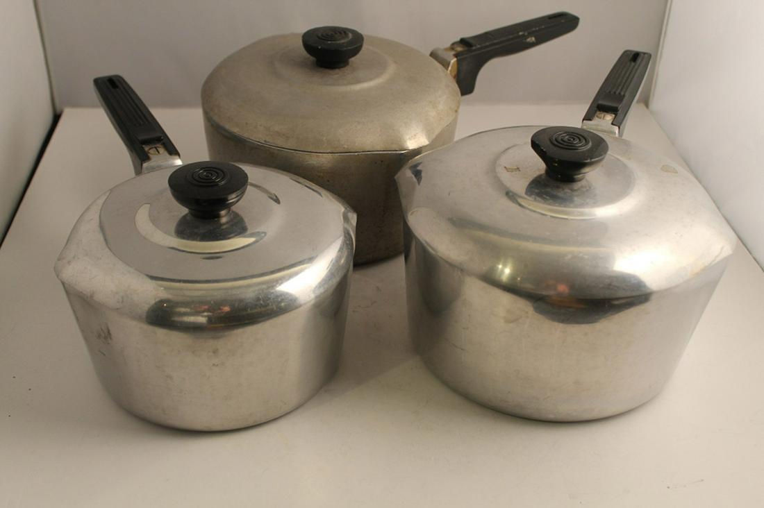 Vintage Wagner Ware Magnalite Sauce Pans / Pots: Includes two 3 Quart pots and one 2 Quart pot. Various signs of use, wear, etc.