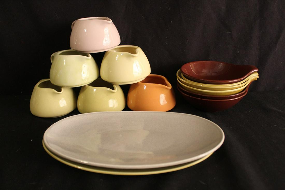 Various Russel Wright Dining China Items: 6 Russel Wright Iroquis china creamers in various hues and 6 lugged fruit/dessert sauce bowls frm the Steubenville line of American Modern. Also 2 oval plates