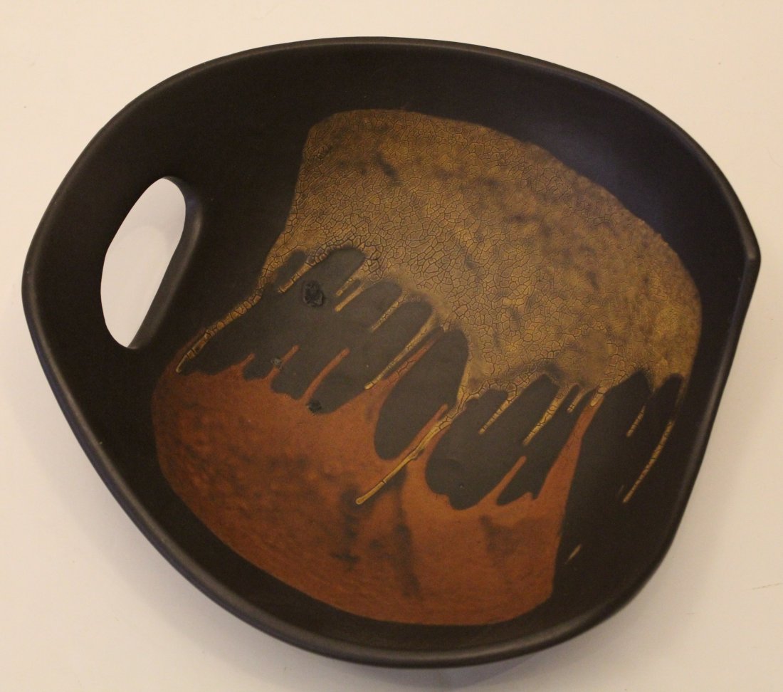 Royal Haeger Earth Wrap 3170 Pottery Bowl: Handled bowl with earth tone textured drip glazes. Raised marks to base. Excellent condition (a few small factory glaze flaws at raised foot). 3.5" H x 10.25" x 10.25" approx.