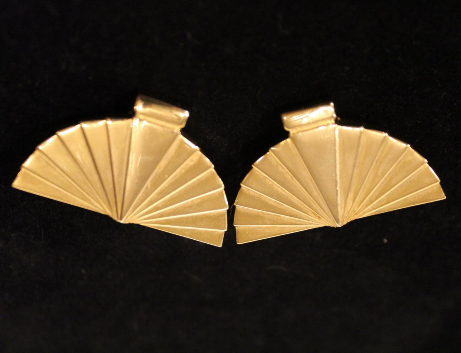 Karl Lagerfeld Gold Plated Fan Brooch Pins: Two matching Karl Lagerfeld gold plated pins created for the perfume KL. Marked K L to the backs. Excellent condition. 1 1/8" x 1 7/8" each approx.