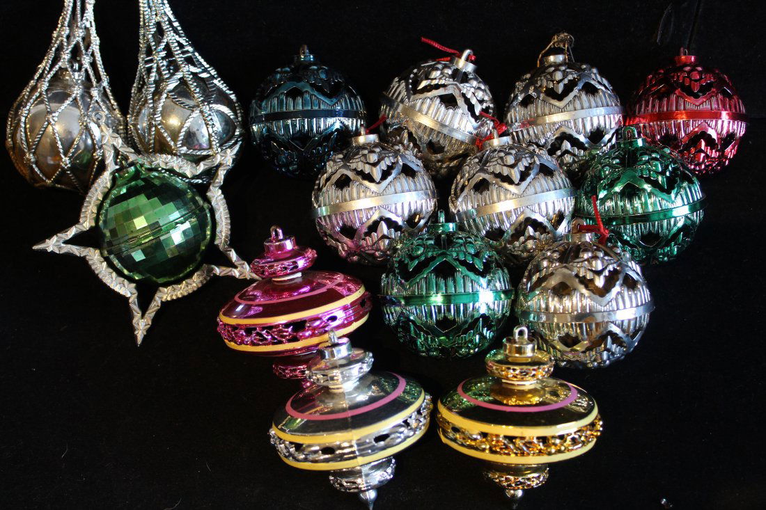 Mid Century Plastic Christmas Tree Ornaments (1 of 6)