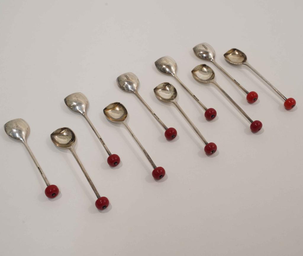 Art Deco Coffee Bean Demitasse Espresso Spoons: Shovel/ blunt end spoons with bakelite / plastic "coffee bean" ends. Stamped EPNS and GREAT BRITAIN. Circa 1920's/ 30's. Set of 10; very good condition. 3 7/8" L approx.