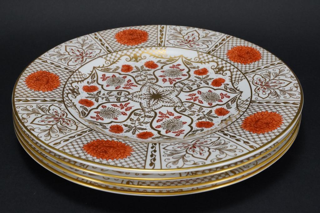 Abbeydale IMPERIAL Dinner Plates for Tiffany: Set of 4 "Imperial" pattern Imari style orange chrysanthemums on white bone china with gold gilding dinner plates. Abbeydale marks with TIFFANY & CO. NEW YORK retailer marks to bottoms. Excellent cond