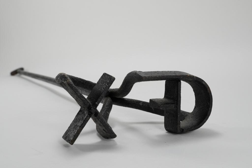 Vintage Hand Forged Cattle Ranch Branding Iron: Hand forged wrought irons with combined styized "F" and "X". Excellent aged condition. 42".
