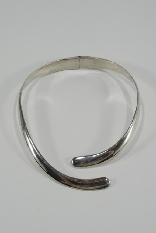 Taxco Mexico Sterling Modernist Necklace: Handmade 3/8 wide choker style sterling necklace with hinged back. Marked TAXCO MEXICO 925. Excellent condition. 99 grams approx. 6 1/6" x 5" W approx.