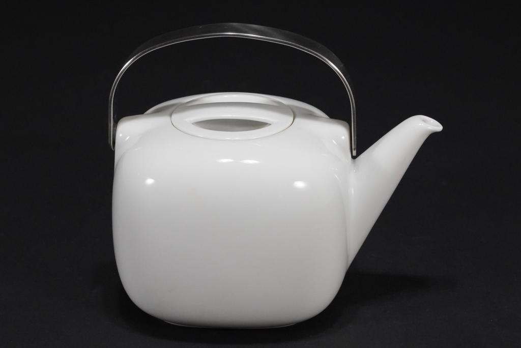Rosenthal Suomi Teapot by Timo Sarpaneva: Suomi teapot designed by Timo Sarpaneva for Rosenthal Studio-Linie White porcelain with stainless steel handle (faux signature, Rosenthal mark, and studio-linie in white along top). Green Rosenthal ma