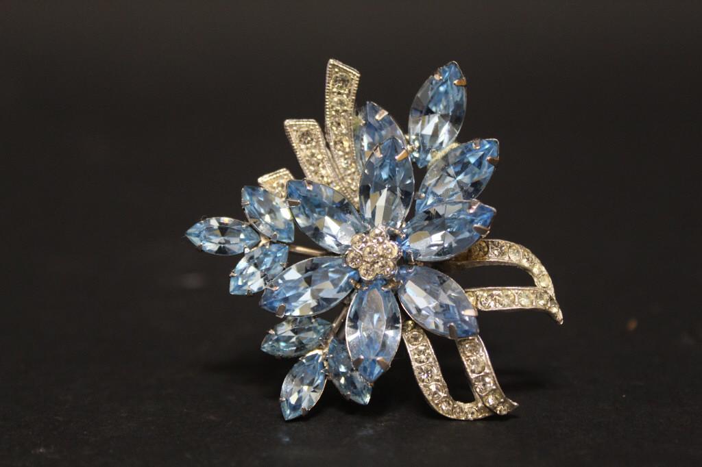 Vintage Weiss Rhinestone Brooch Pin (1 of 1)
