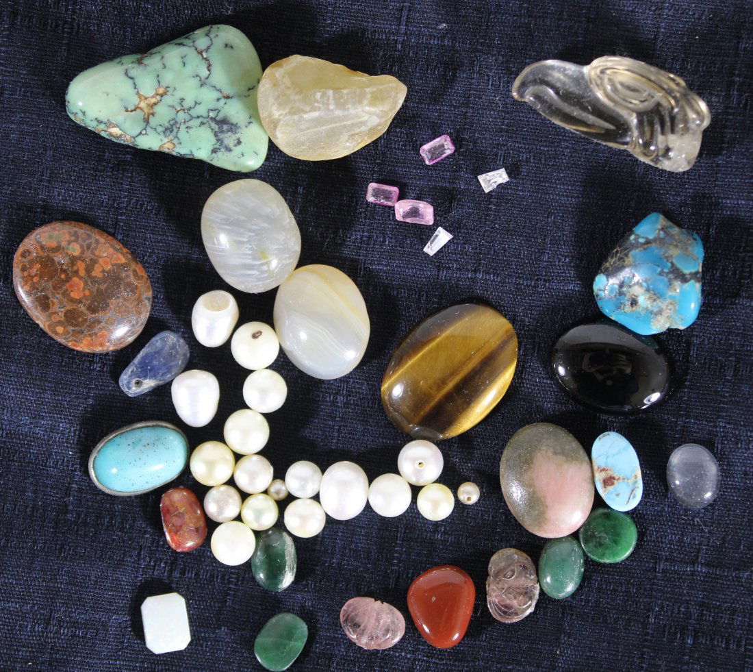 Collection Jewelry Pieces Stones Beads Pearls (1 of 6)