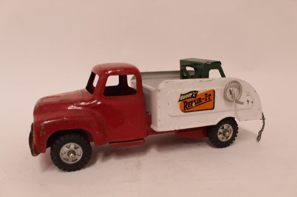 Vintage Buddy L Toy Tow Truck: "Repair-It". Fair / good condition with signs of use. Paint wear, small rust spots, etc. No large dents or large rust spots. Original marked Buddy L wheels. 5.25" H x 14.25" L x 5.25" W (excluding tow