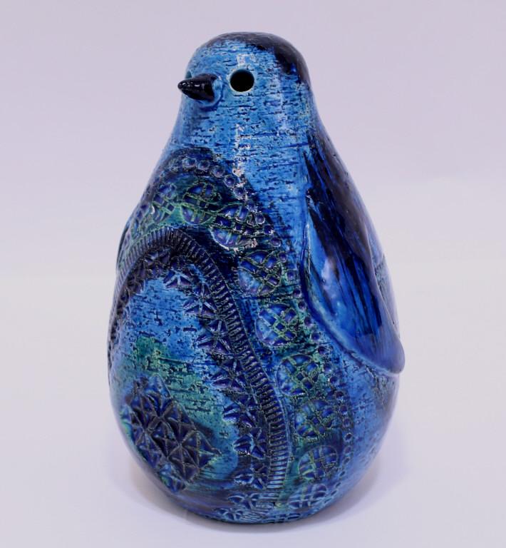 Aldo Londi Bitossi Raymor Italy Ceramic Penguin: Impressed designs. Rimini Blu glaze. Excellent condition with small hard to see glaze flake at beak tip. 8.5" H x 5.25" approx.