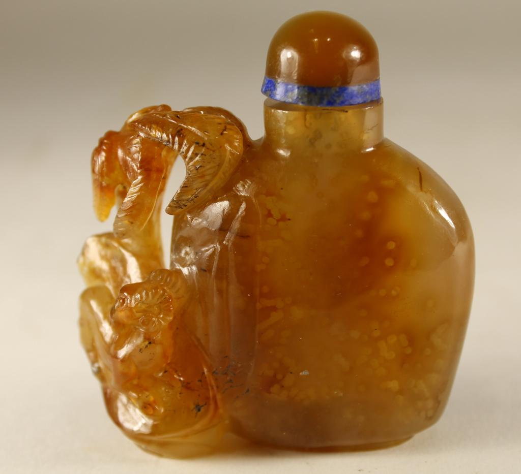 Chinese Carved Agate Snuff Bottle (1 of 6)