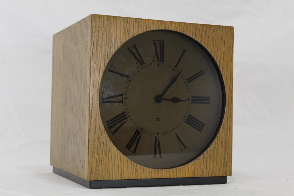 Danisn Modern Style Large Cube Clock (1 of 4)