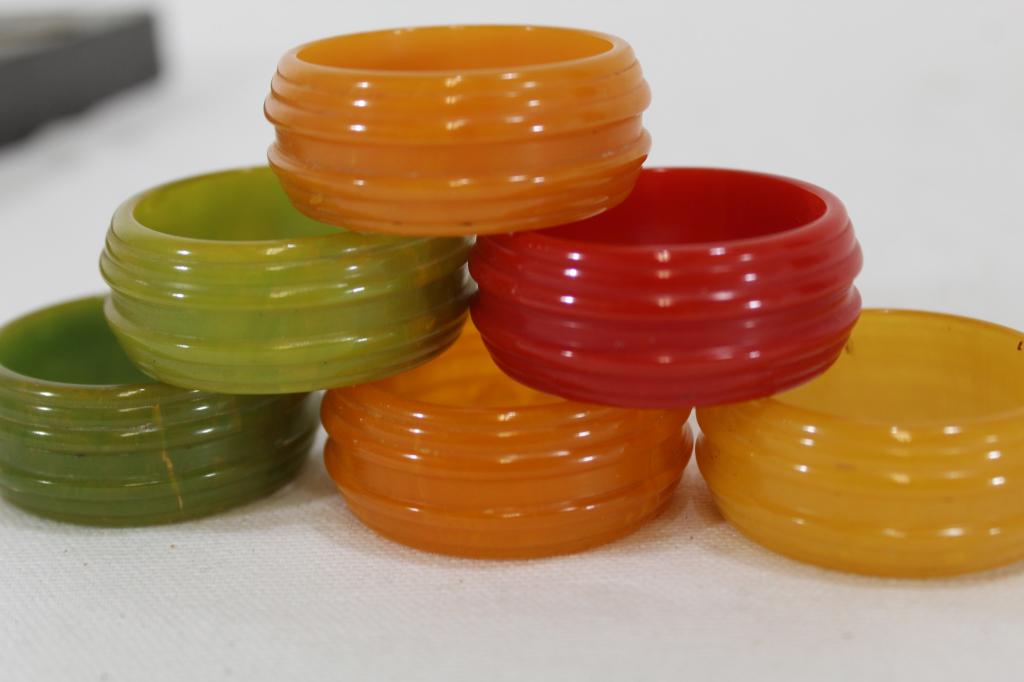 Art Deco Bakelite Napkin Ring Set (1 of 3)