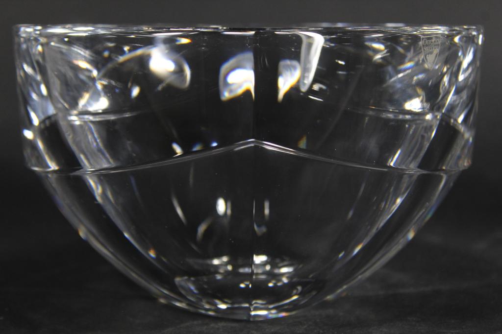 Orrefors Sweden LANCELOT Bowl Erika Lagerbielke: Original label; hand etched Orrefors EL 4873-13 to bottom. Excellent condition. 4 5/8" H x 7 3/4" dia. approx.