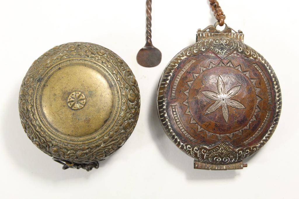 2 Metal SE  Asian Betel Nut Lime Boxes (1 of 7)