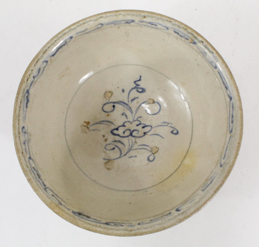 Ammanese 15th C bowl B&W Hoi an hoard type Pottery: A 15th century Vietnamese Blue and white Floral Pottery bowl similar to the Hoi an Hoard Pieces, with a Honeychurch antiques and a Keller Collection stamp to the base. 15th c Very good condition, ligh