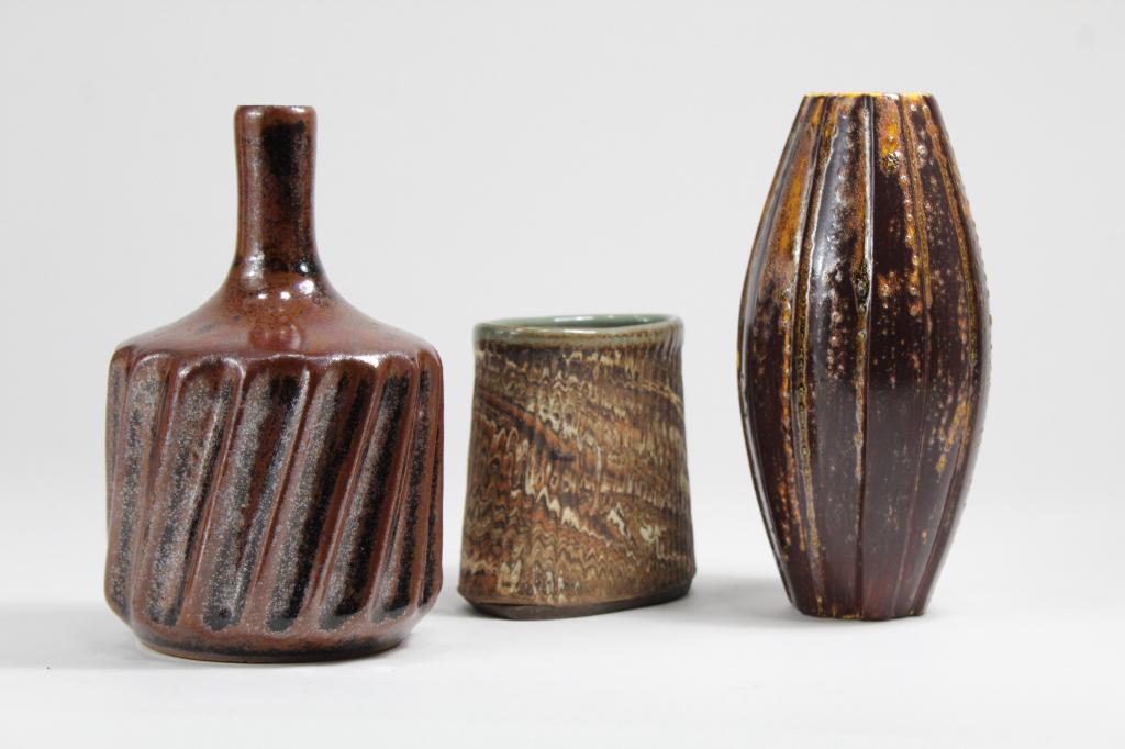Collection Vintage Studio Art Pottery Vases (1 of 7)