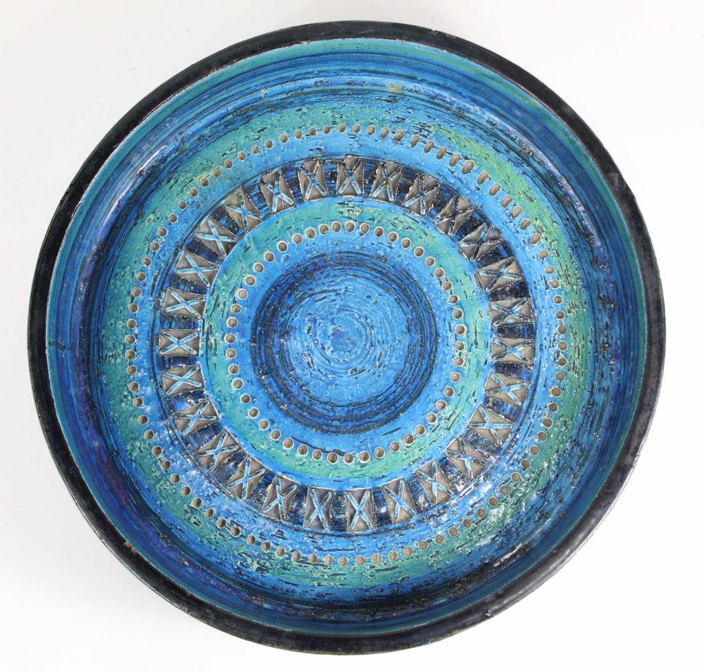 Aldo Londi Bitossi Italy Rimini Blue Bowl: Low bowl with raised foot. Impressed stamp "1580 / 27 ITALY" to bottom. No chips or cracks. A few usual small glaze flakes / small chips to the inside and outside rim; some with black paint "repairs",