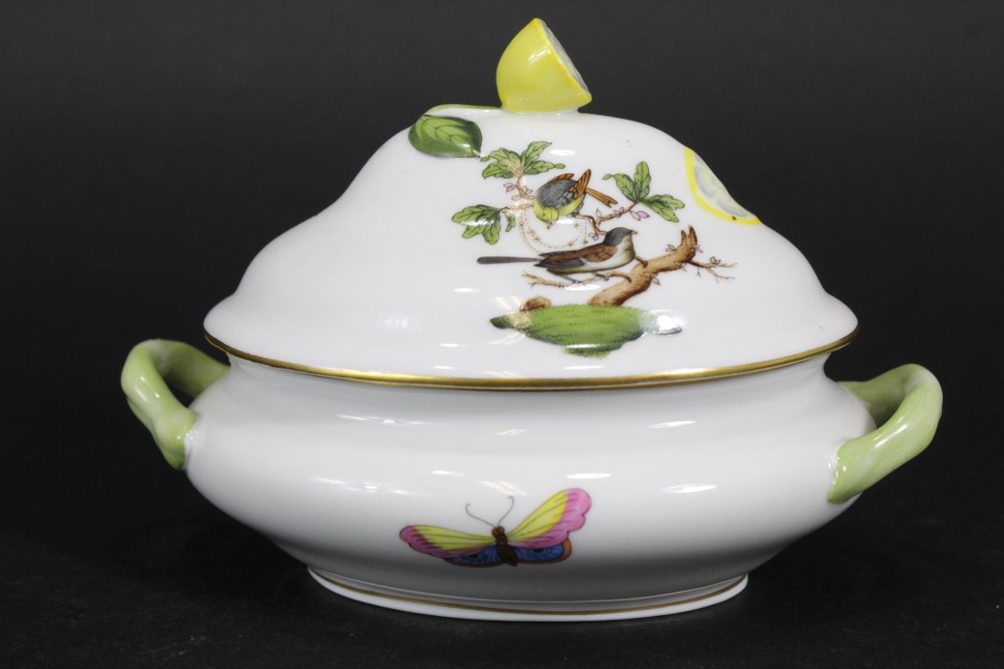 Herend ROTHSCHILD BIRD Porcelain Miniature Tureen: Hand painted miniature tureen with cut lemon form lid handle. Marked to bottom along with handwritten 6012 / 120 in blue. Excellent condition. 3 3/4" H x 5 1/4" x 3 5/8" approx.