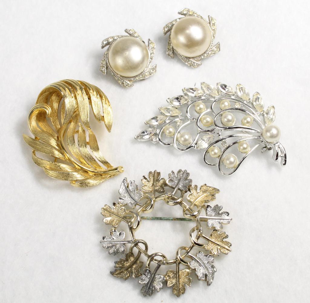 Four Pieces Vintage Jewelry (1 of 5)