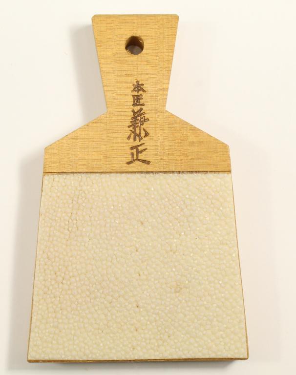 Kanemasa Wasabi Shark Skin Grater: Solid wood with shark skin panel and branded mark. Excellent like new condition. 5.25" x 3.25" x .75".