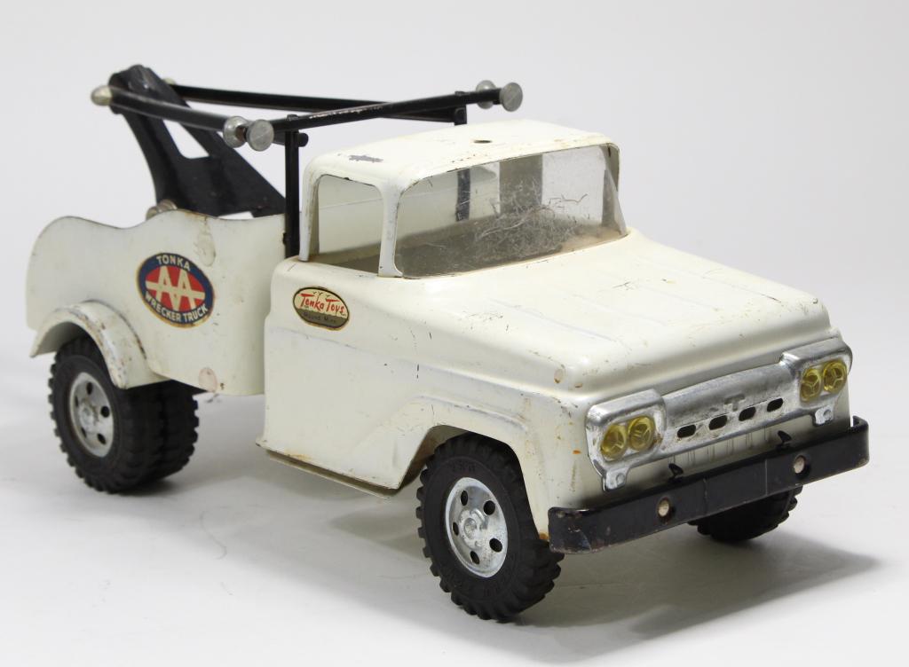 Tonka Toys AAA Auto Wrecker (1 of 7)