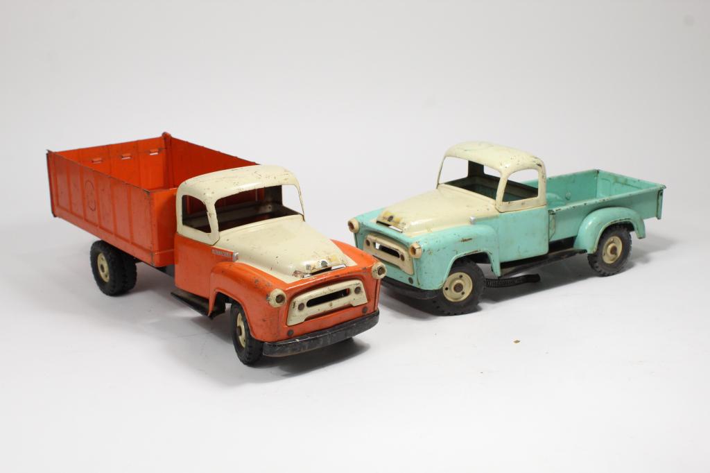 International Harvester Toy Dump Trucks (1 of 7)