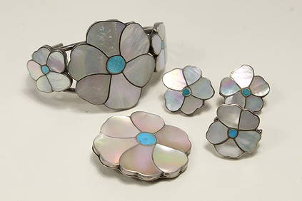 371 Grams Native American Navajo Turquoise Turle Sterling Silver Squash Blossom Necklace 371 Grams Native American Navajo Turquoise Turle Sterling Silver Squash Blossom Necklace
