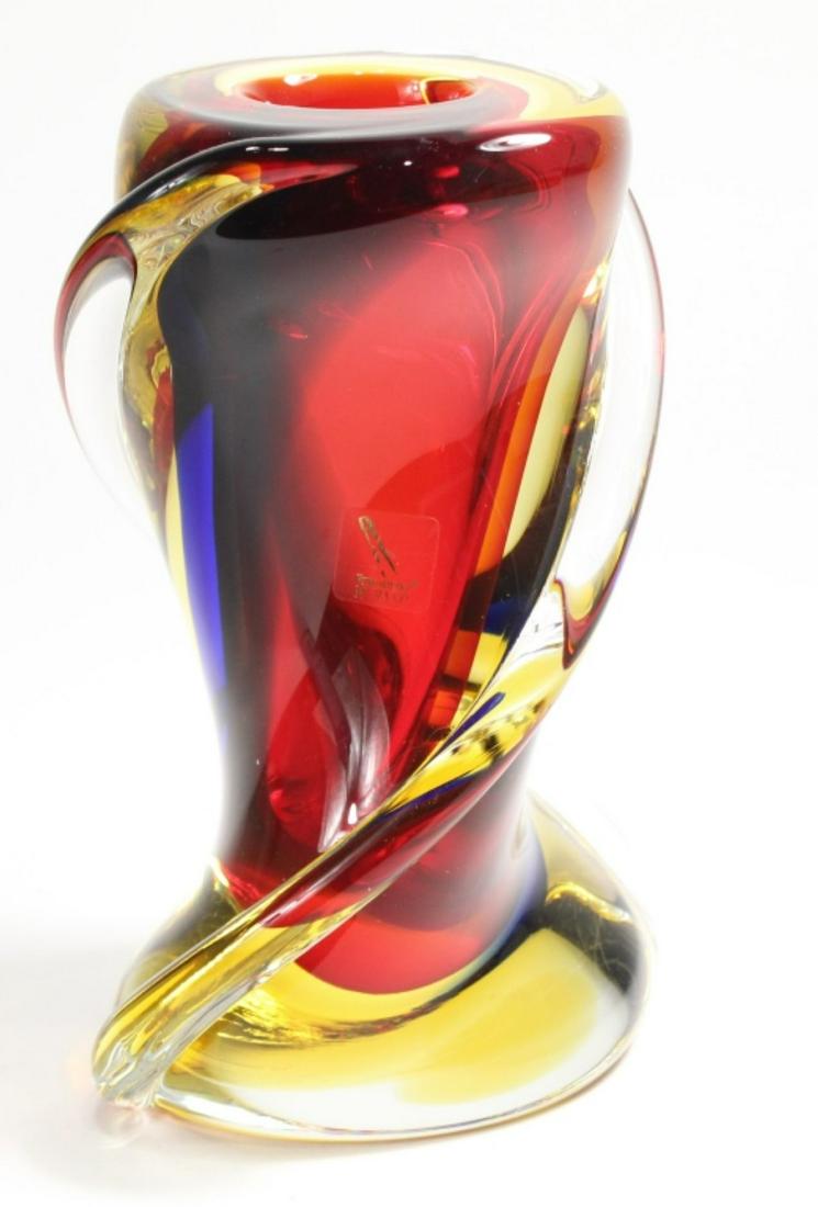 Signed Luigi Onesto Art Glass Vase Sculpture Vetro: Sweeping swirl design, signed on base. Excellent condition. Approximately 7.5" H 5" Base
