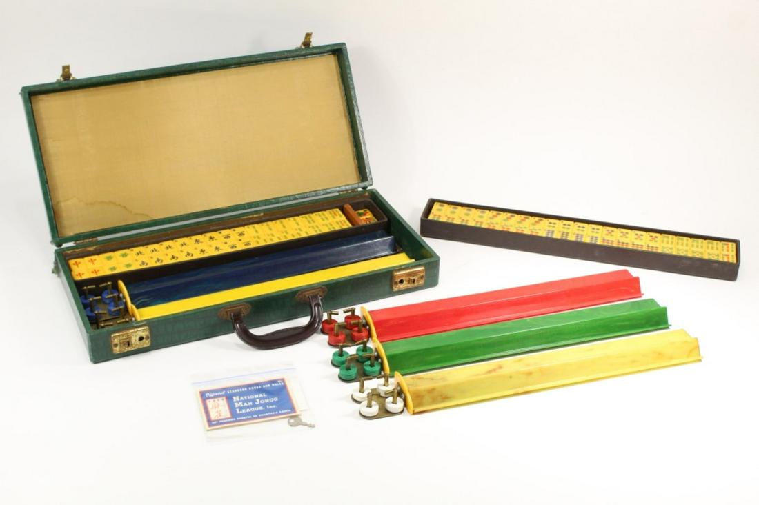 Vintage Royal Brand Bakelite Mahjong Set (1 of 7)