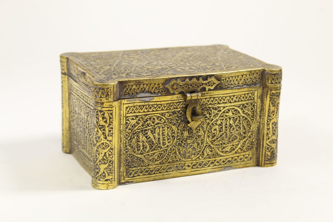 Vintage Mamluk Revival / Cairoware Brass Box (1 of 8)