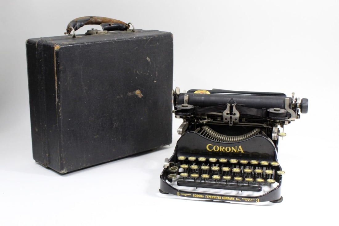 Antique Corona Folding No 3 Typewriter: Corona folding Model 3 typewriter with original case. Aluminum frame with original black painted finish. Appears to be in mostly working condition, etc. Small crack to frame center bottom front. Histo